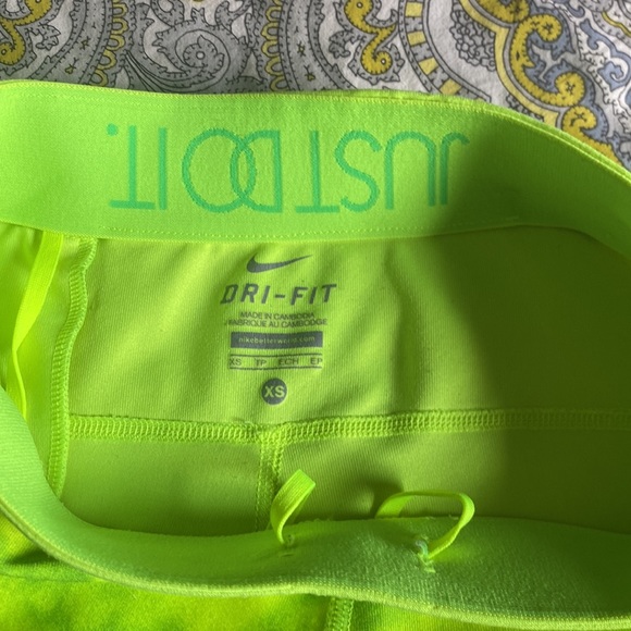 Nike chartreuse yellow capri dri-fit - Picture 6 of 6